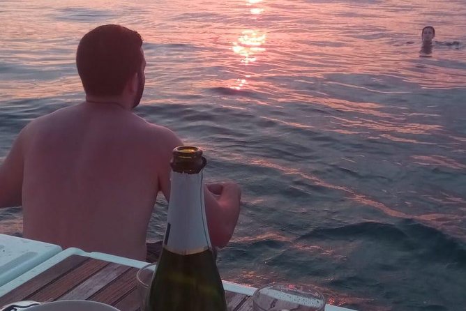 1h Refreshing Sailing Tour in Barcelona with Open Bar & Snacks - Price and value at about $34.48