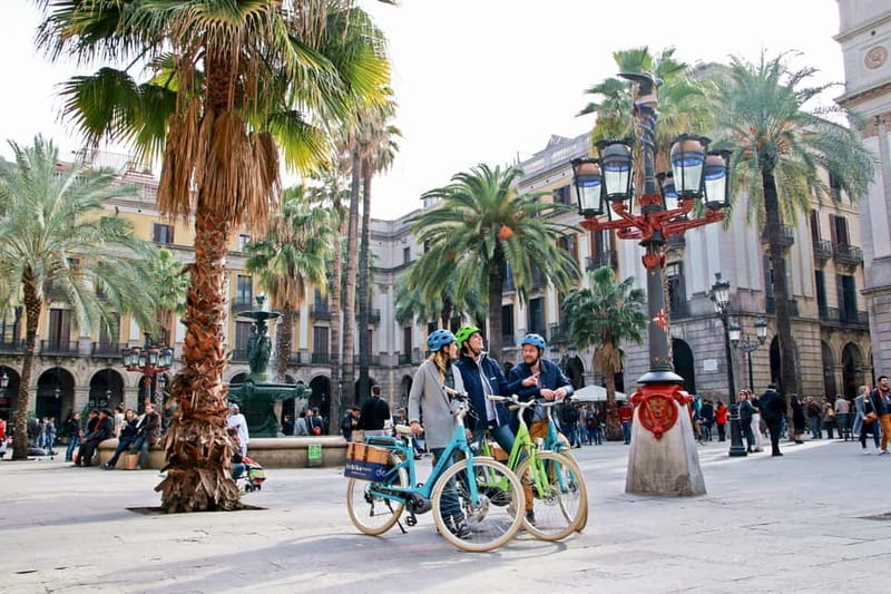 Barcelona: 1.5-Hour Sightseeing Tour by Bike/Electric Bike - El Born: Medieval Streets and Santa Maria del Mar in the Same Breath