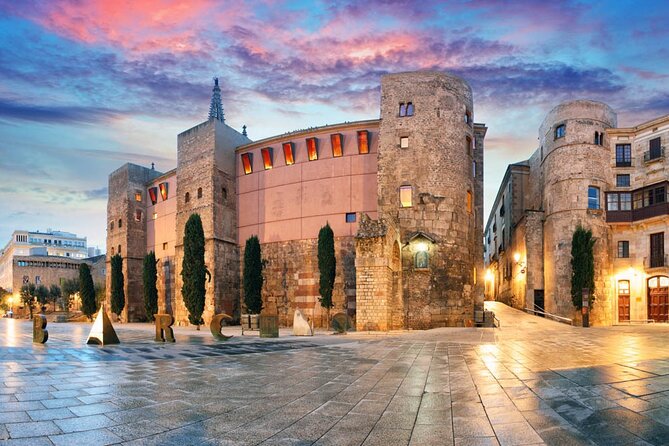 Barcelona 1.5h Private Old Town, Gothic & Ramblas Walking Tour - Catedral de Barcelona: Quick Stop, Big Payoff for People Who Listen