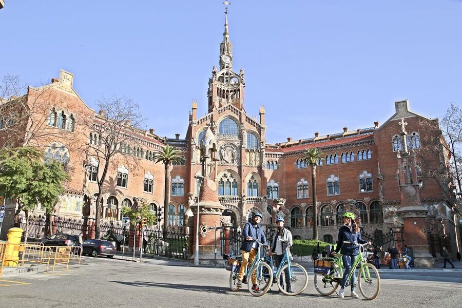 Barcelona: 2.5-Hour Bike or E-Bike Historical Tour - Meet at Passeig de Lluís Companys, the Quick Start You Want