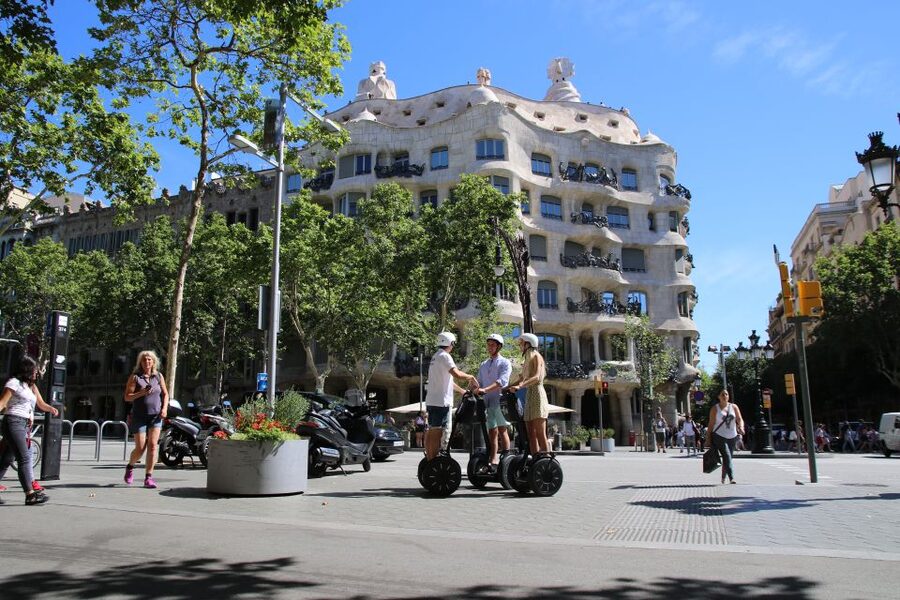 Barcelona: 2.5-Hour Gaudí Segway Tour - Sagrada Família up close, without waiting in a cathedral line