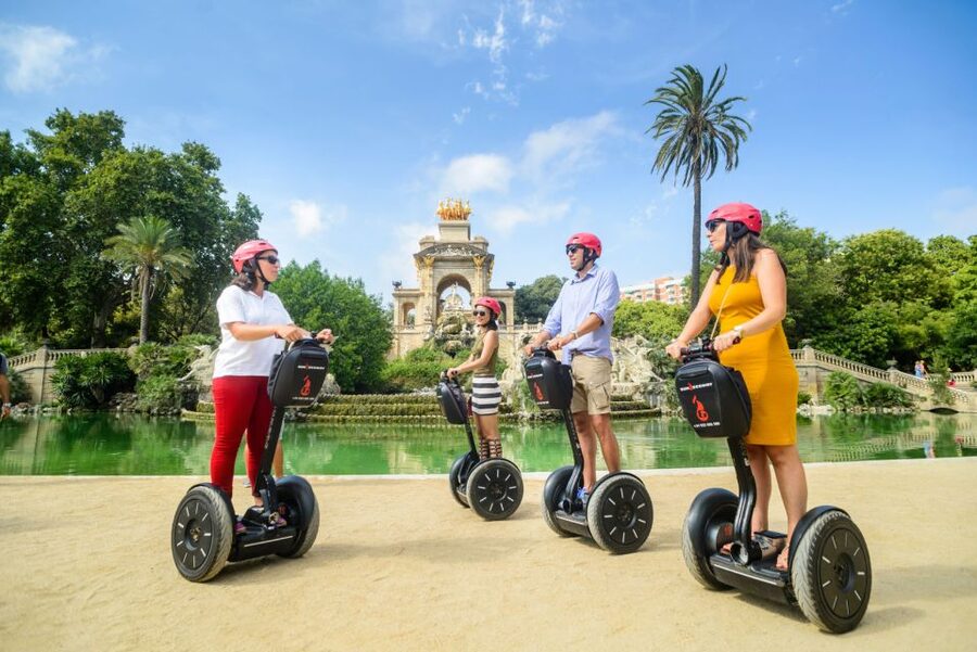 Barcelona: 2,5h Gaudí Segway Tour - Meeting Point: Find the Training Square, Not a Store