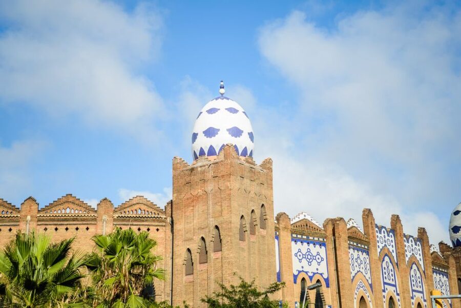 Barcelona: 2,5h Gaudí Segway Tour - Getting Started Near Miradors and Old Port Views