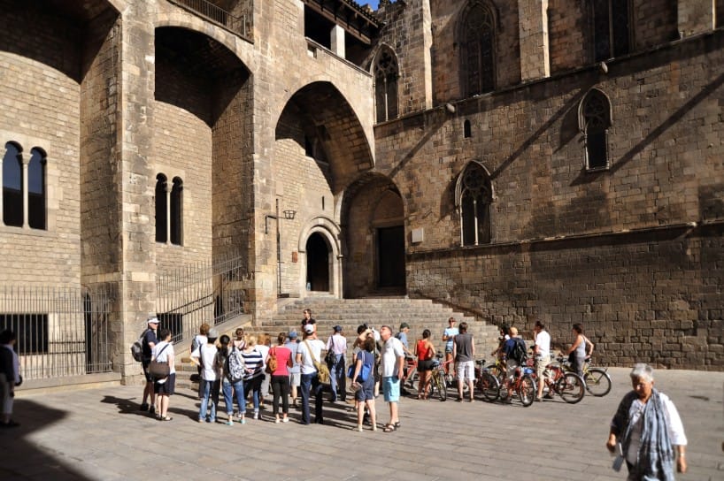 Barcelona 2-Hour Gothic Walking Tour - Meeting at Plaça Seu, 2, and how the walk stays manageable