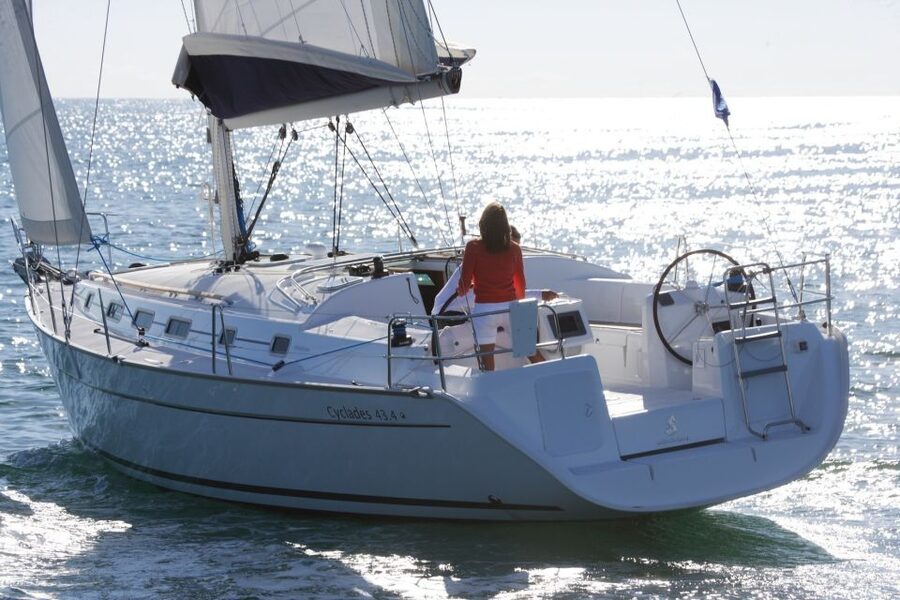 Barcelona: 2-Hour Private Boat Cruise - Boarding, Captain, Music, And The First Two Drinks