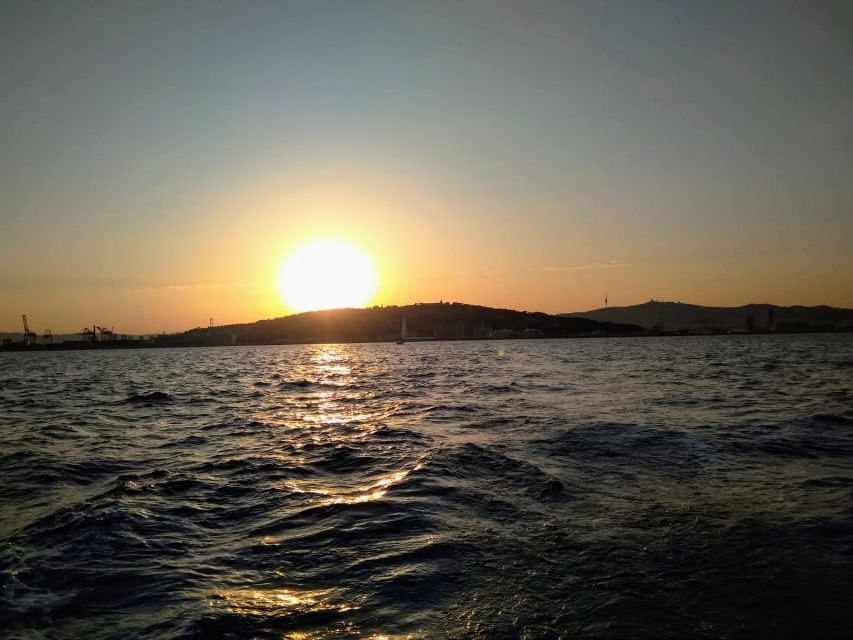 Barcelona: 2-Hour Private Sunset Sailing Experience - Price and value: what $540 per group really buys you