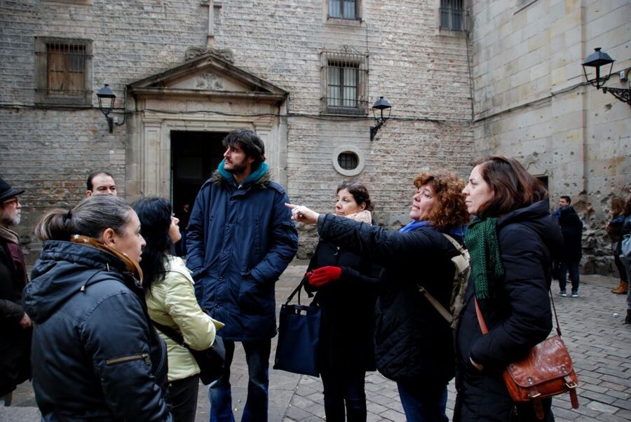 Barcelona: 3-Hour Esoteric, Spiritual & Historical Tour - How the guide keeps it clear, interactive, and human