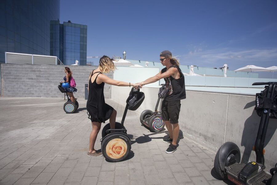 Barcelona: 3-Hour Segway Sightseeing Tour - Barri Gòtic Roman walls and Columbus Monument photo time