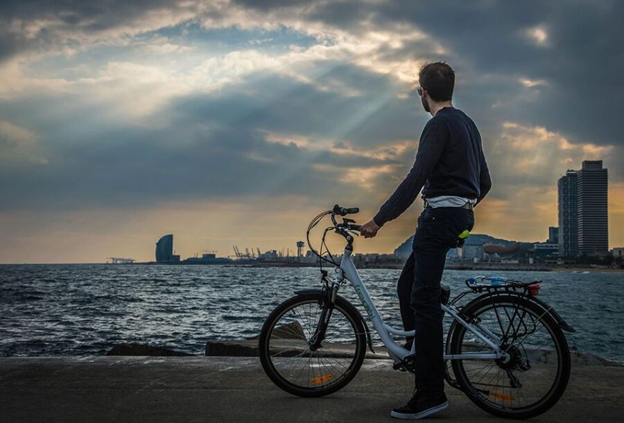 Barcelona: 4-Hour E-Bike Photography Tour - Key things that make this e-bike photo tour work