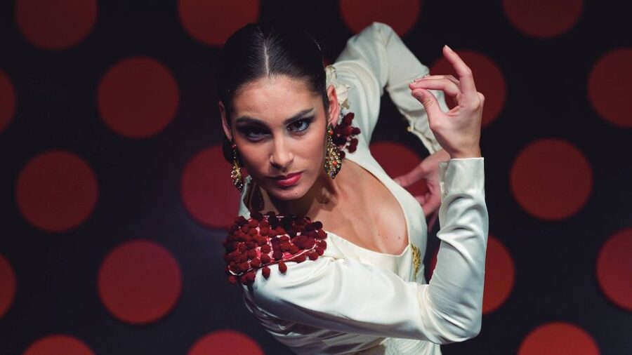 Barcelona: 4-Hour Tapas Evening Tour and Flamenco Show - Tablao Flamenco Show: A 40-Minute Dose of Passion