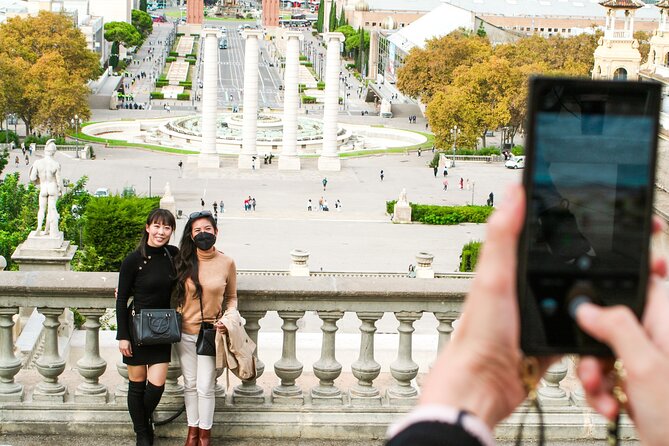 Barcelona all included: Sagrada, Park Güell, Montjuic & Gothic - Sagrada Família: lunch on your own, then skip the line with a guided setup