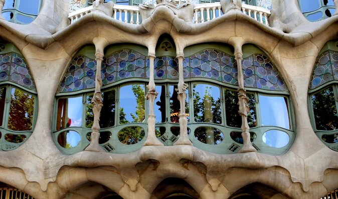 Barcelona Architecture Walking Tour With Casa Batlló Upgrade - Key highlights worth planning for