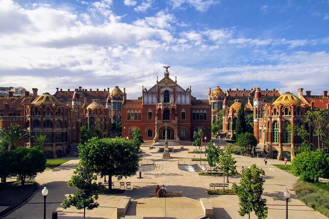 Barcelona Architecture Walking Tour With Casa Batlló Upgrade - Casa Amatller, a chocolate break tied to architecture and time