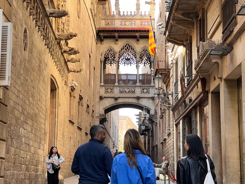 Barcelona: Barri Gotic Small Group Walking Tour - Entering the Gothic Quarter with a plan, not just curiosity