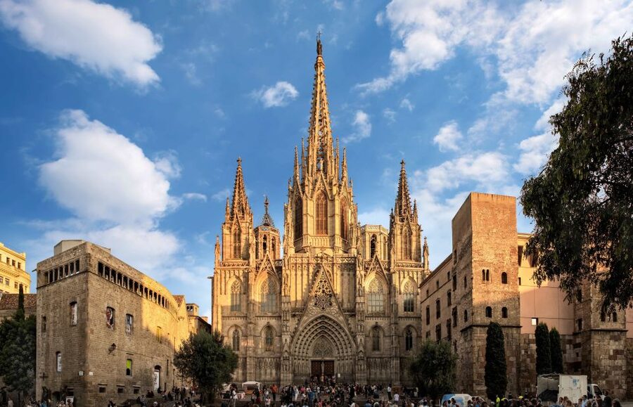 Barcelona: Barri Gotic Small Group Walking Tour - Where you start, and why the meeting point matters