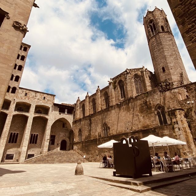 Barcelona: Barri Gotic Small Group Walking Tour - Plaça del Rei: the political center you can actually picture