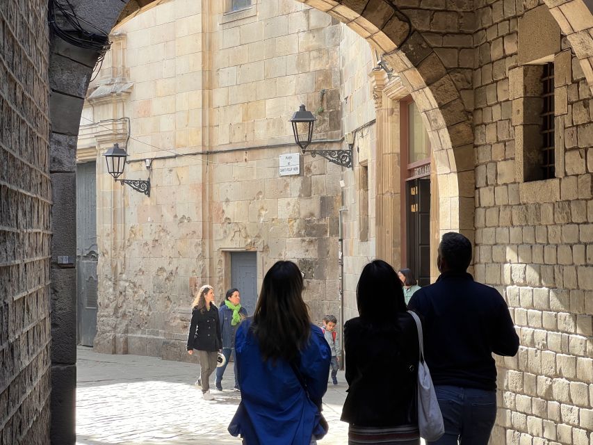 Barcelona: Barri Gotic Small Group Walking Tour - Who this tour suits best