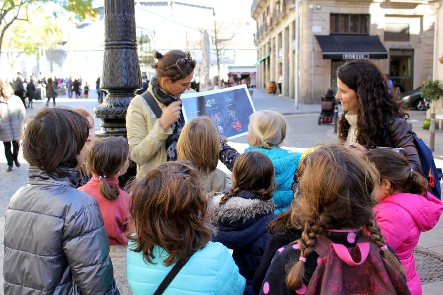 Barcelona: Barrio Gótico Dragon Tour for Families - The Guide Experience Matters, and It Shows
