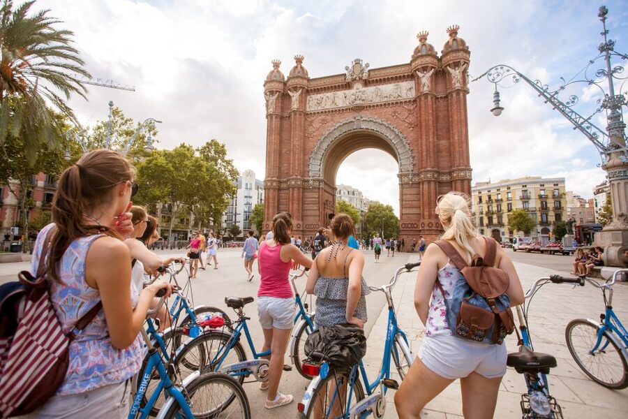 Barcelona Beach 3-Hour Bike Tour - Meeting in the Born Quarter, and why being early helps