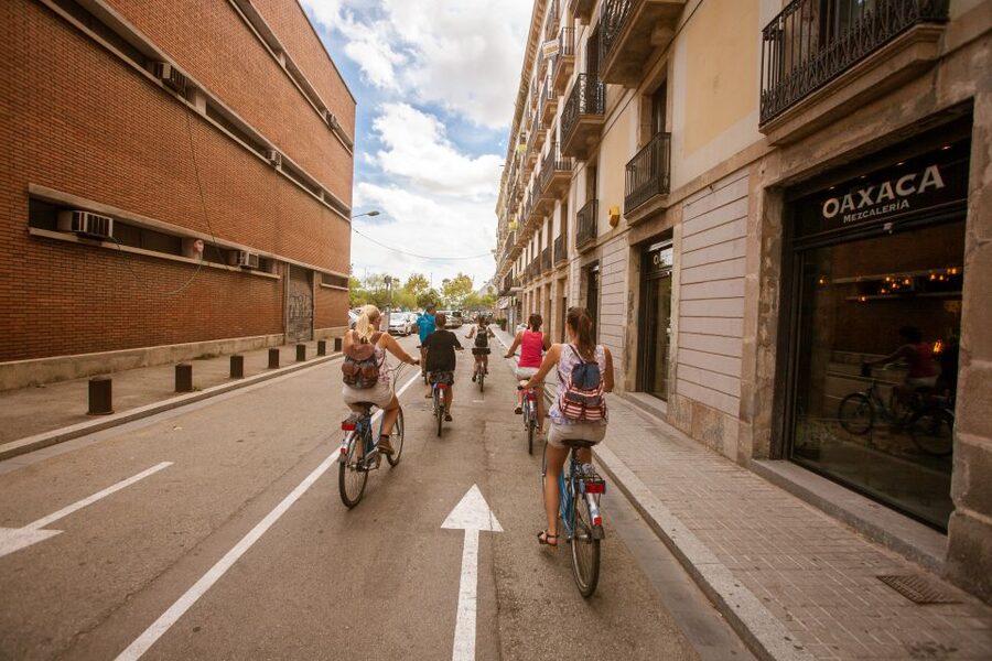 Barcelona Beach 3-Hour Bike Tour - From the Barceloneta fishing quarter to Port Vell