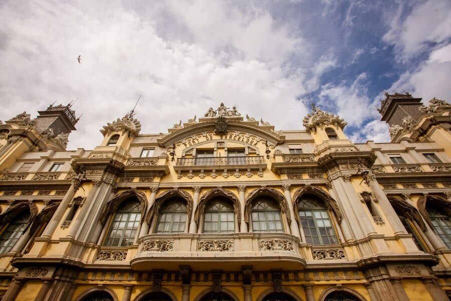 Barcelona Beach 3-Hour Bike Tour - Olympic Villa, Ciutadella Park, and the Gaudi fountain moment
