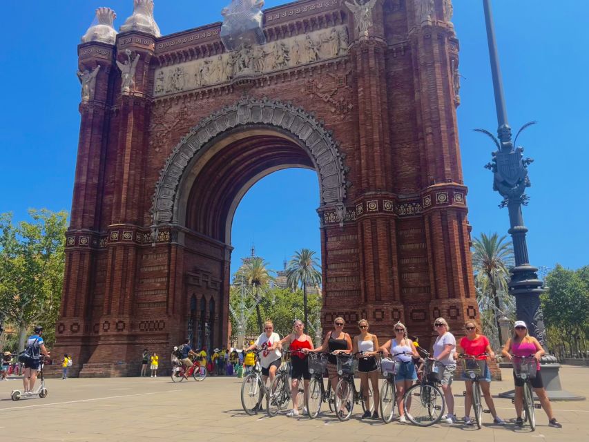 Barcelona: beach E-bike or E-Scooter Tour - Stop-by-Stop Breakdown, from Old Town Lanes to Sea Air