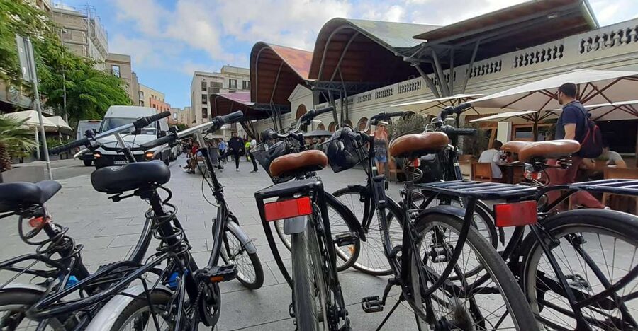 Barcelona: Bike Rental with Delivery and Pickup - Practical Cycling Tips for Barcelona Streets (So You Enjoy It)
