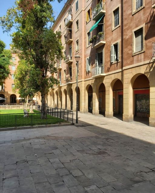 Barcelona: Bike Tour for Families - Meeting at Plaça George Orwell, bikes ready for families