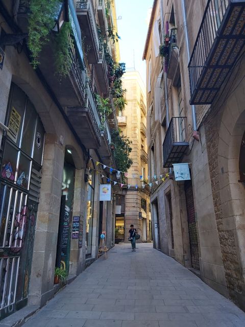 Barcelona: Bike Tour for Families - Rolling along Barceloneta beach, sea breeze and golden sands