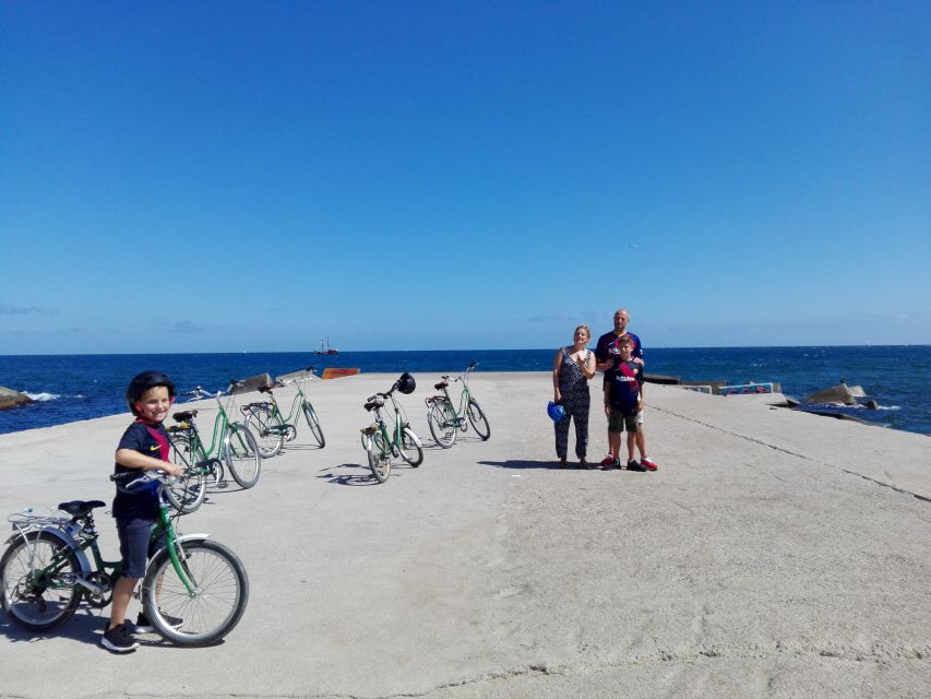 Barcelona: Bike Tour for Families - Pace, stops, and how the guide keeps kids engaged