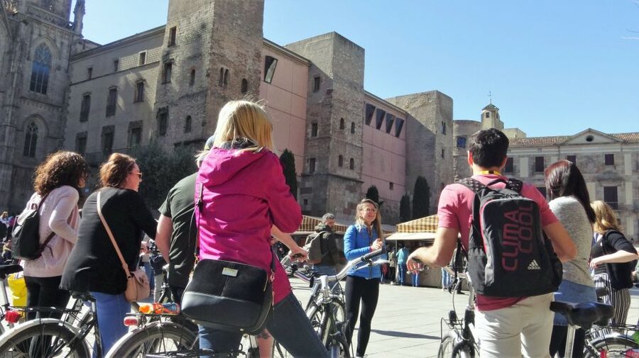 Barcelona: Bike Tour & Sagrada Familia Skip-the-Line Tickets - Riding past panoramic view points without burning your whole day