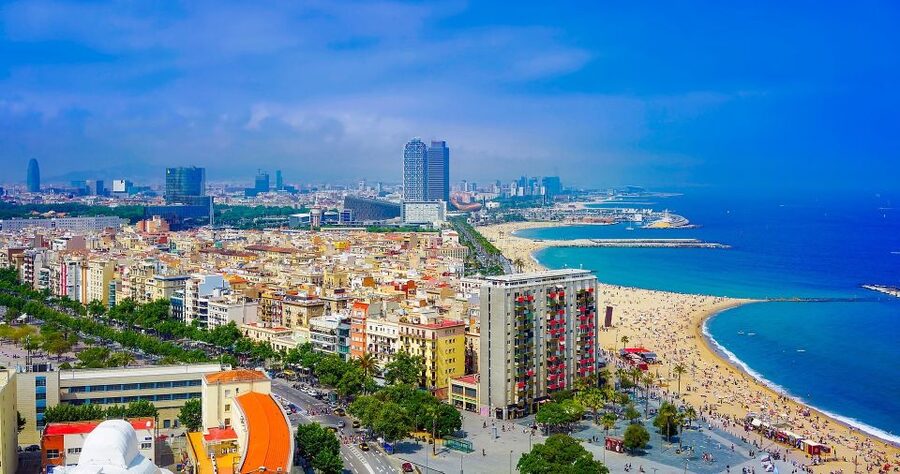 Barcelona: Bike Tour & Sagrada Familia Skip-the-Line Tickets - Meeting point and what to bring so the day stays smooth