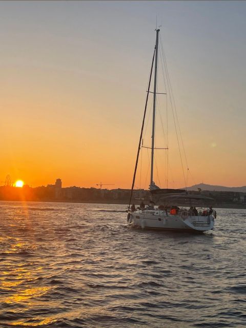 Barcelona: Boat trip with cava in amazing sailboat - On board details that change the whole mood: speakers, drinks, and comfort