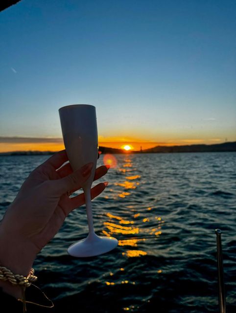 Barcelona: Boat trip with cava in amazing sailboat - Who this tour fits best in Barcelona