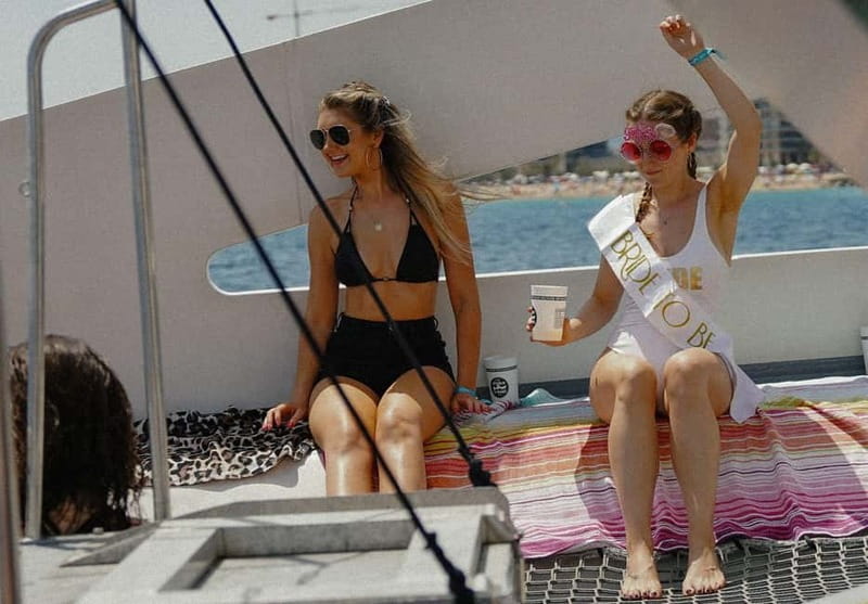 Barcelona: Brunch Boat Party with Drinks and DJ - Brunch on the move, croissants and an egg-and-bacon roll