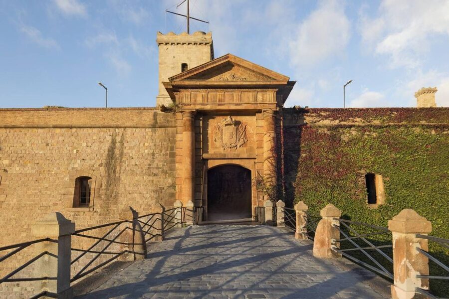 Barcelona Cable Car Sky Views, Magic Fountain & Castle Visit - What $87 gets you in real value (and what it does not)
