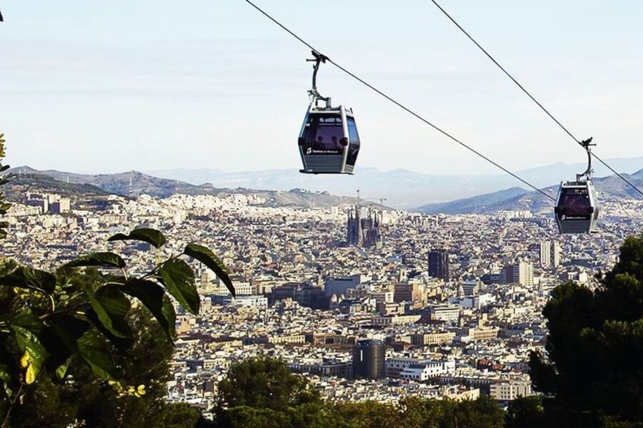Barcelona Cable Car Sky Views, Magic Fountain & Castle Visit - Meeting point to first wow moment: La Rambla and La Boqueria