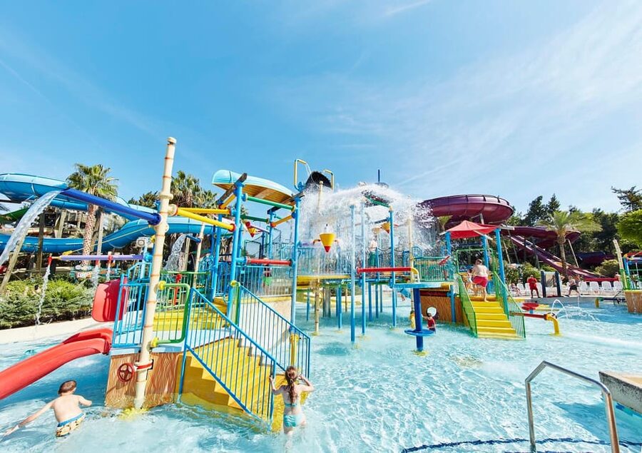 Barcelona: Caribe Aquatic Park Full-Day Ticket with Transfer - How This 11-Hour Barcelona Day Trip Works