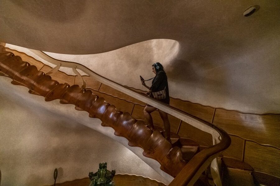 Barcelona: Casa Batlló Be The First Entry Ticket - Gaudí Dome: The Thousand-Screen Room That Changes Your Perspective