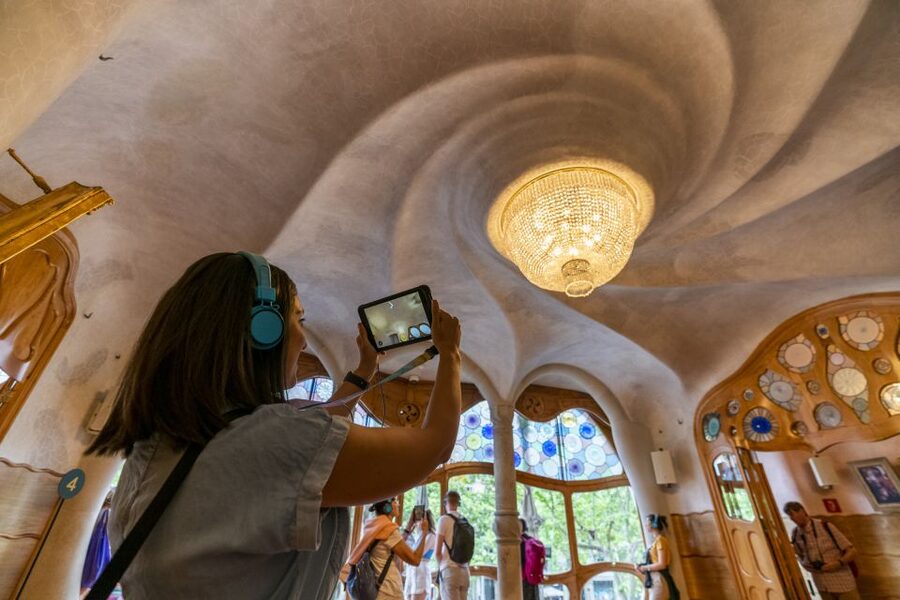 Barcelona: Casa Batlló Be The First Entry Ticket - Photo Strategy for the Morning: Beat the Crowds the Smart Way
