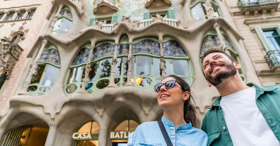Barcelona: Casa Batlló Be The First Entry Ticket - Picking Up Your Audioguide and Tablet, Without Losing Time