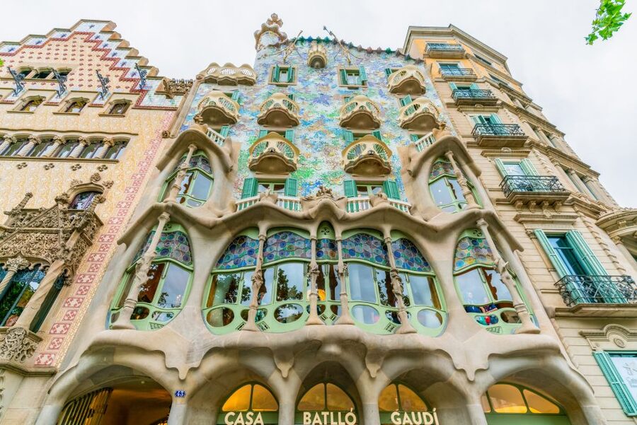 Barcelona: Casa Batlló Entry with Self-Audioguide Tour - Entering Casa Batlló and Choosing Your Time Slot