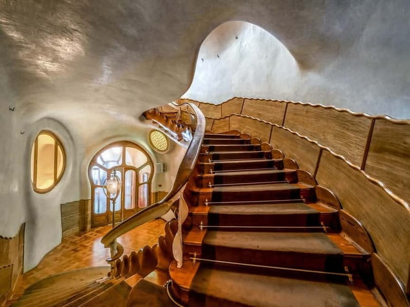 Barcelona: Casa Batlló Tour and Optional White Rabbit Museum - First Impressions Outside Casa Batlló’s Star Facade