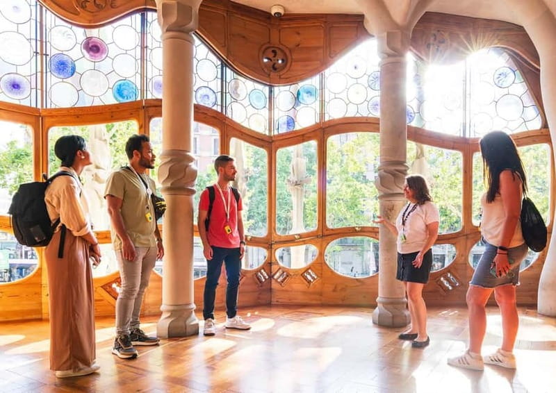 Barcelona: Casa Batlló Tour and Optional White Rabbit Museum - The Great Hall and Passeig de Gràcia Views