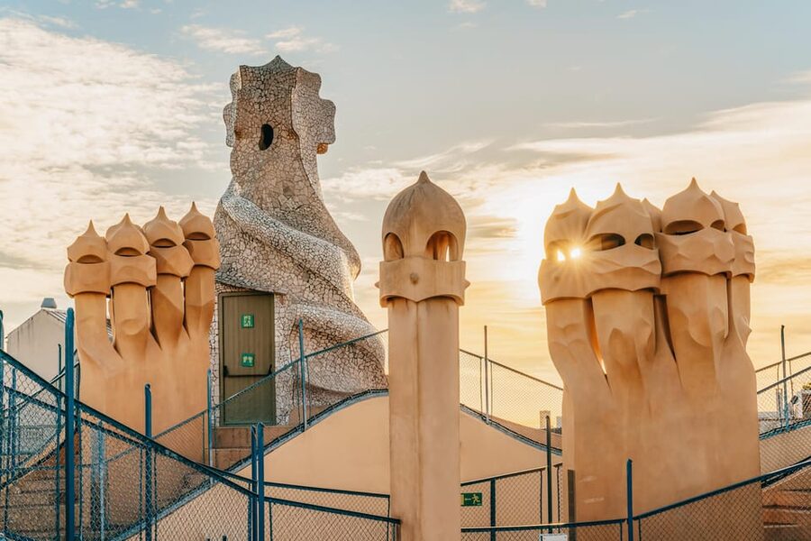 Barcelona: Casa Milà Early-Morning Access Guided Tour - What the guide experience feels like, from Gemma to Uma