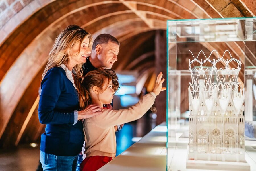 Barcelona: Casa Milà Early-Morning Access Guided Tour - Meeting point at Passeig de Gracia, 92, and how to plan your morning