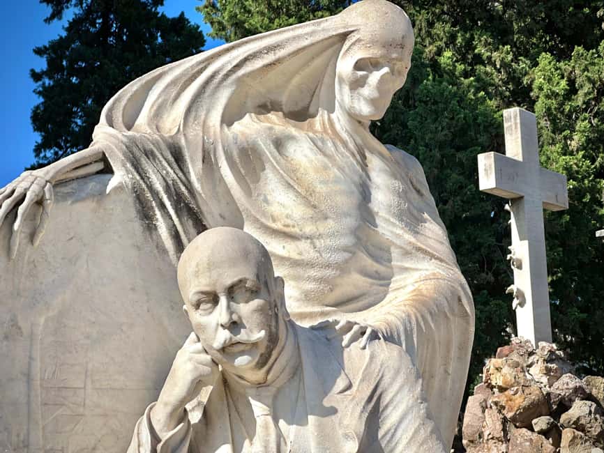 Barcelona: Cemetery Tour - Gothic Graves & Local History - Getting started at Portal de Santa Madrona, with a white umbrella