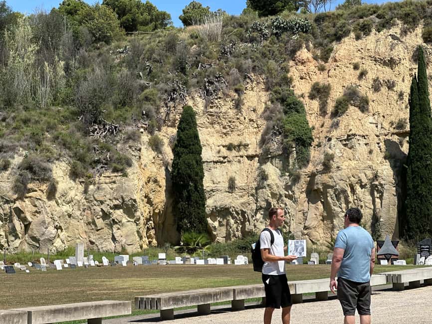 Barcelona: Cemetery Tour - Gothic Graves & Local History - Fossar de la Pedrera: a quick stop with serious atmosphere