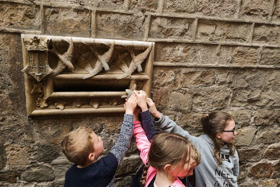 Barcelona: Churros, Hot Chocolate, and Games Family Tour - La Rambla to Palau Güell and Placa Reial: Architecture Without the Lecture