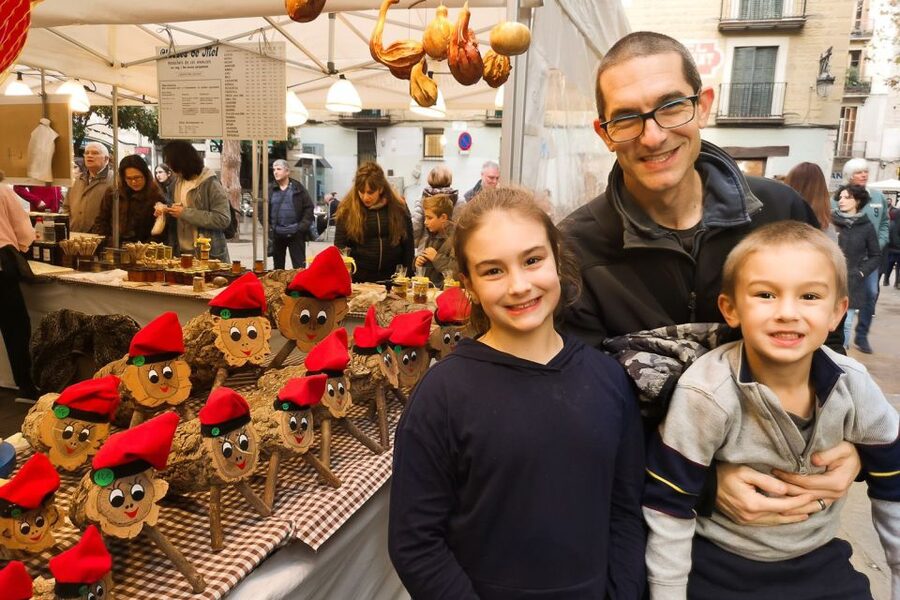 Barcelona: Churros, Hot Chocolate, and Games Family Tour - Meeting on La Rambla, Then Steering Away From the Noise